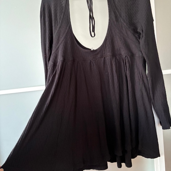 Free People black long-sleeved scoop-neck top with back tie Size M - Picture 5 of 6